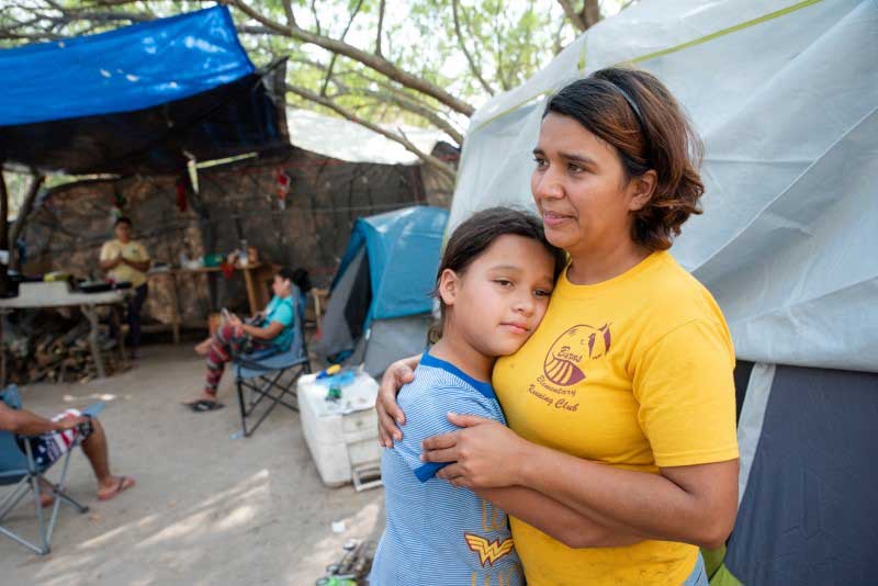 Northern Triangle - Mother and daughter migrants