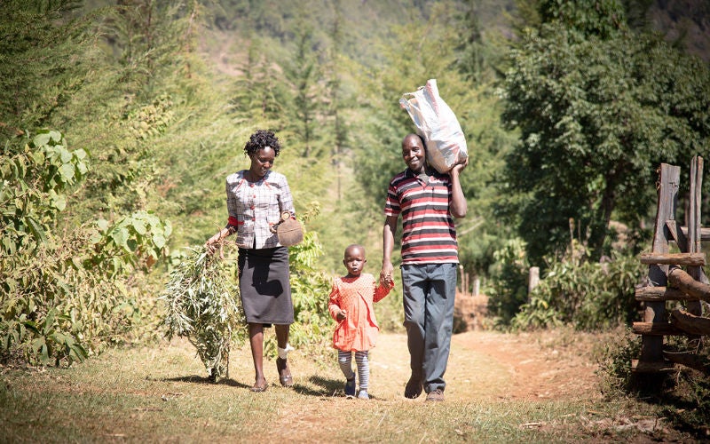 MenCare programs provide education and resources to help men take on a more equitable role in their families and communities, encouraging them to become more involved with their families, particularly around issues of health and nutrition. Photo: Paul Bettings