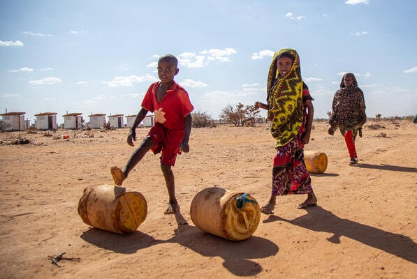 In Somalia IDP camps, the burden of retrieving and carrying water often lies with the women and girls of the community. 