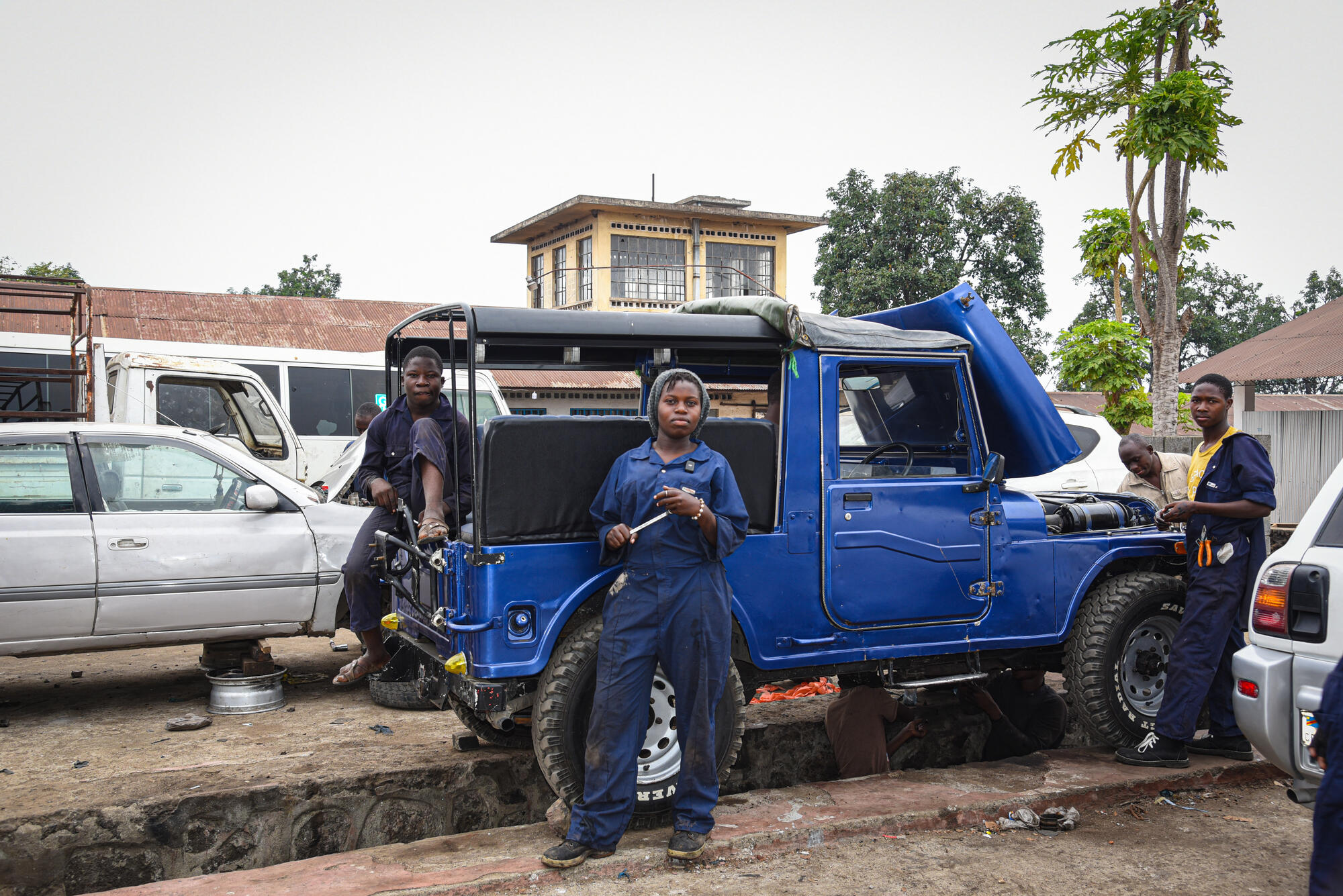 Immaculée acknowledges that mechanics are traditionally men, “yet here I am,” she says. “I have not followed this theory, and I stand out in my work.”